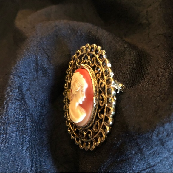 Cameo Brooch Pin - Picture 2 of 10